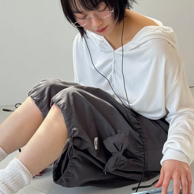 론론 RIBBON POCKET BERMUDA PANTS CHARCOAL