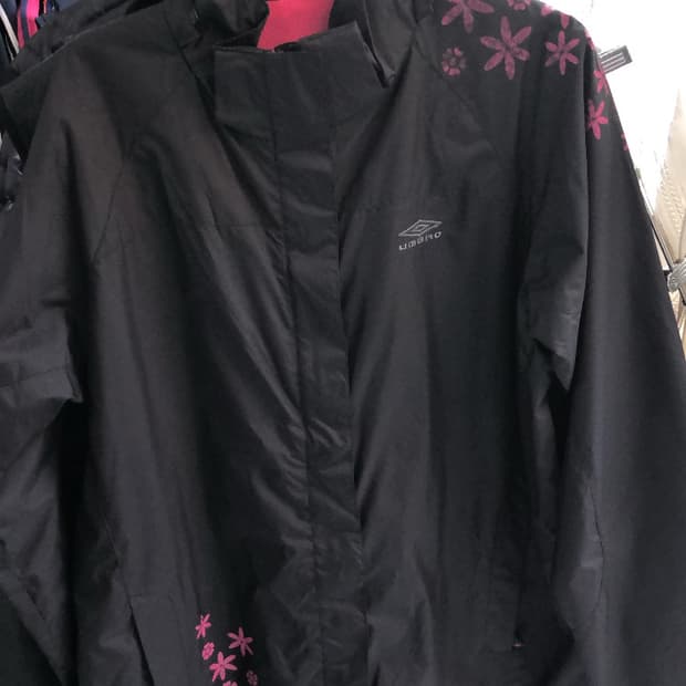 엄브로 꽃 바람막이