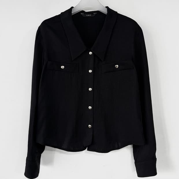 LATT 23 로고 버튼 블라우스