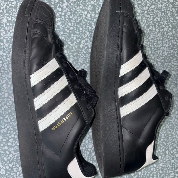 아디다스 슈퍼스타 코어 블랙 화이트