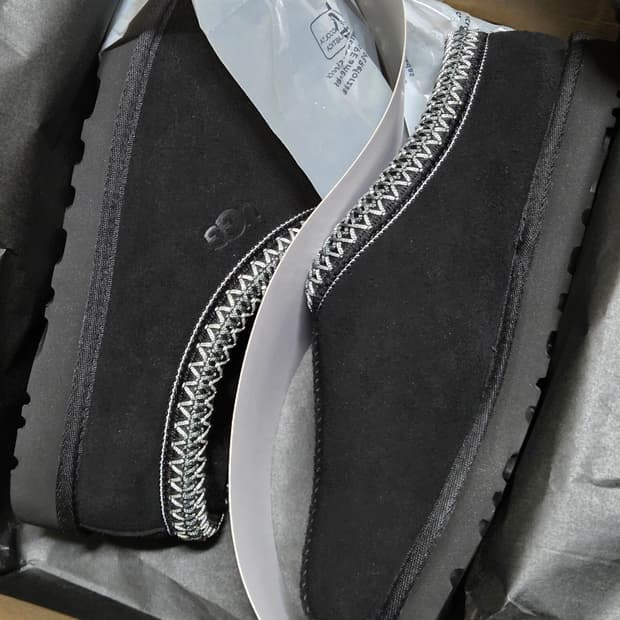 어그 타스만2 블랙 260