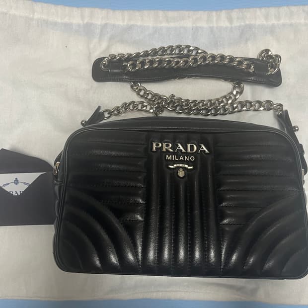 프라다 다이어그램 레더 크로스백 1BH083