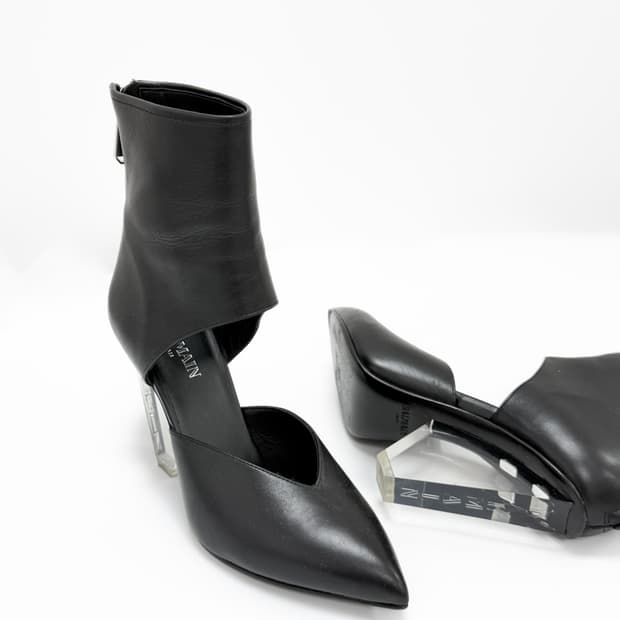 발망 클리어 힐 앵클 스트랩 펌프스