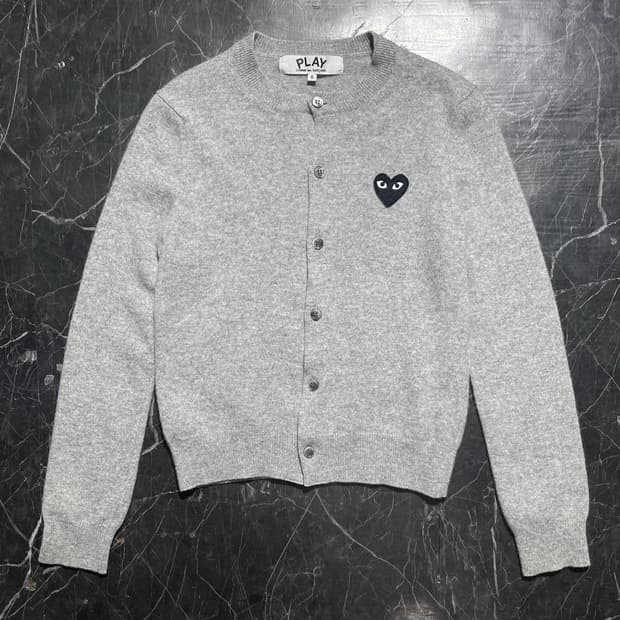 꼼데가르송 시그니처 블랙와펜 그레이컬러 가디건