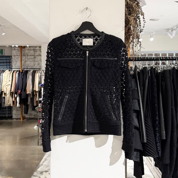 이로 블랙 스타 펀칭 레이스 집업 자켓