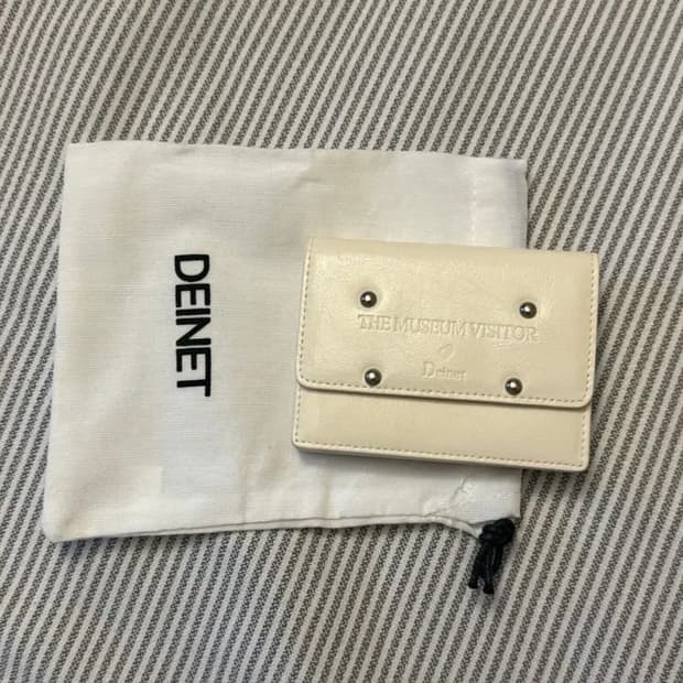 새상품) 다이닛 더뮤지엄비지터 콜라보 스터드 카드지갑