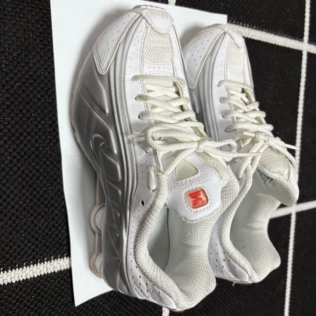 나이키 샥스r4 245 화이트