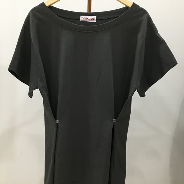 키이라 루즈버튼 원오프숄더티