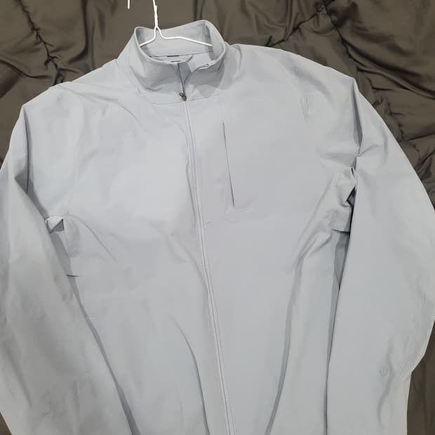 룰루레몬 윈드브레이커 