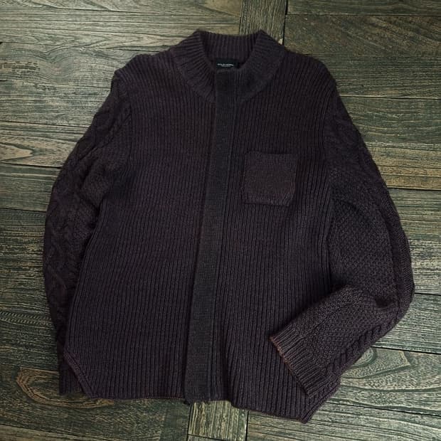 [솔리드 옴므] 우영미 엘보우 패치 니트 집업 가디건 챠콜 P01449