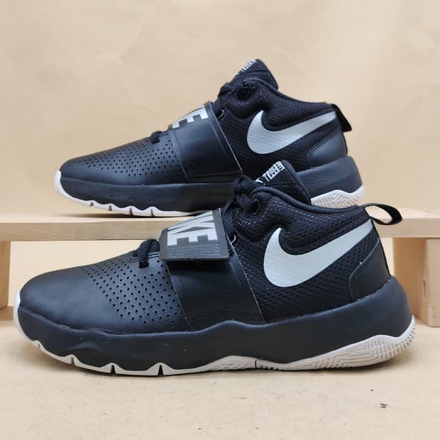 나이키 팀허슬  D8 운동화245 