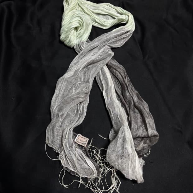 “Unknown” Grey&Green Scarf