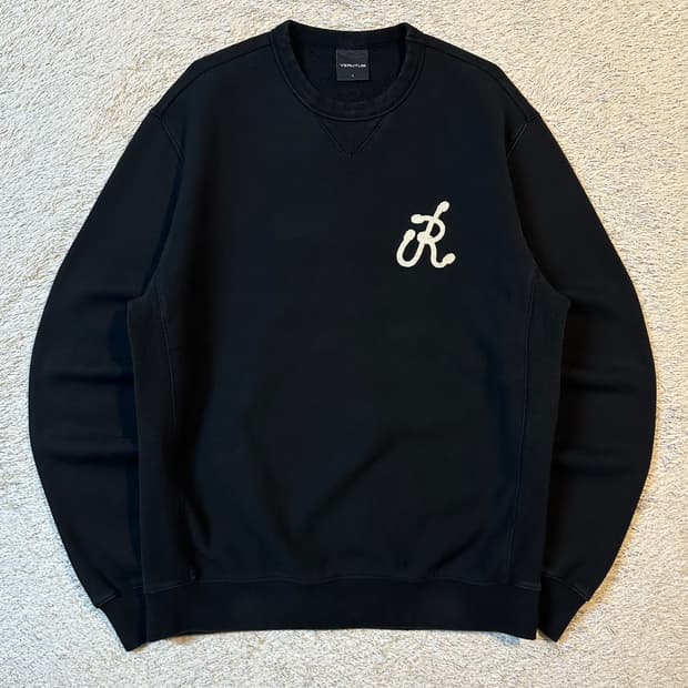 희귀) 베루툼 VERUTUM 로고 기모 맨투맨 블랙