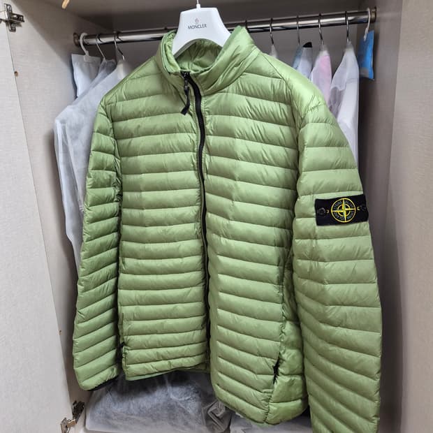 새상품급 스톤아일랜드 경량패딩105-XL 110-XXL