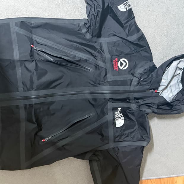 슈프림 x 노스페이스 서밋 시리즈 아우터 테이프심 자켓 블랙