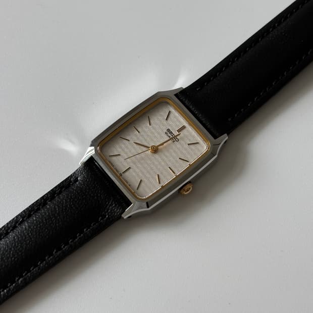 1980년대 빈티지시계 텍스처 다이얼 실버 탱크 쿼츠 여성