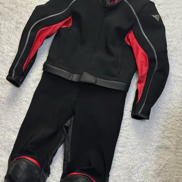 다이네즈 라이딩 슈트 블랙/레드 50 / M
