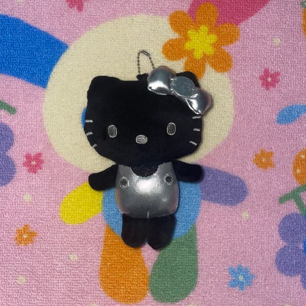 산리오 아베일 한정판 블랙키티 마스코트 인형 실버