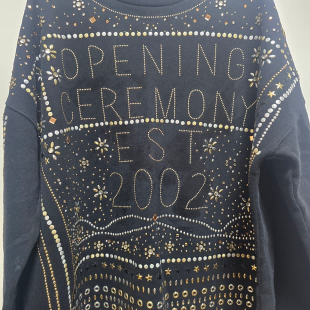 오프닝세레모니 스터드 맨투맨