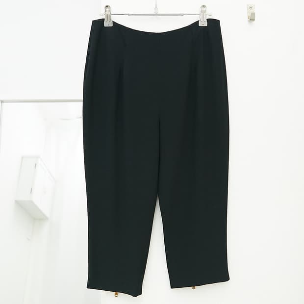 Back Zip Capri Pants