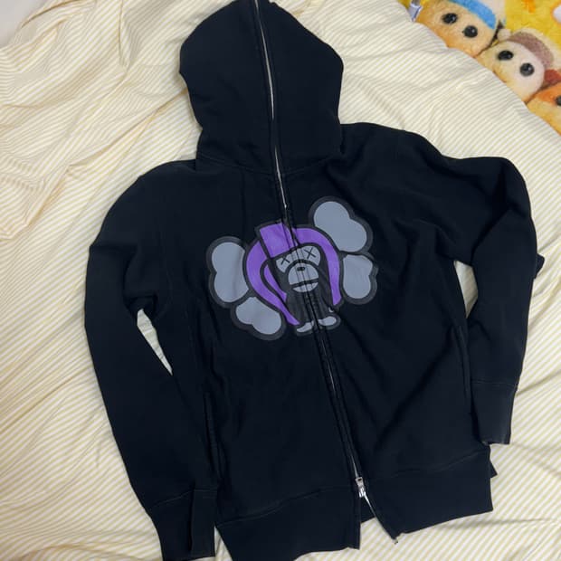 베이프 x 카우스(KAWS) 후드집업