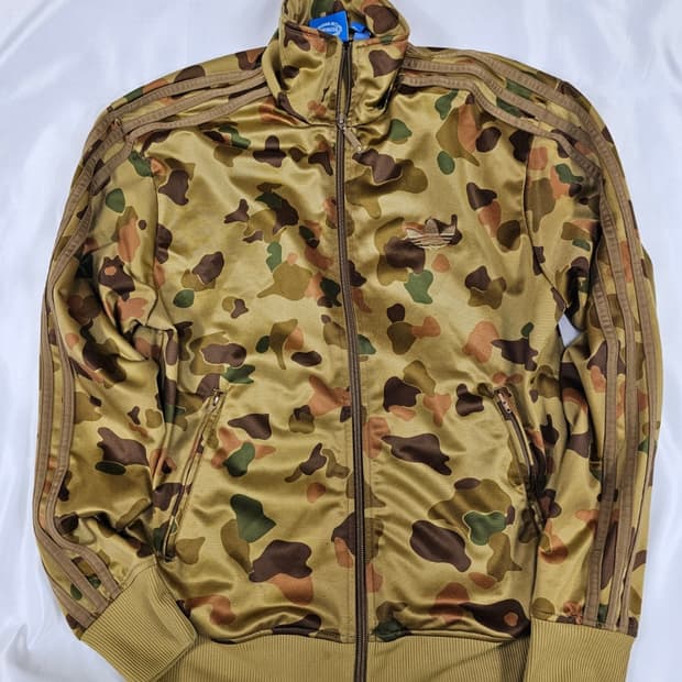 아디다스카모져지