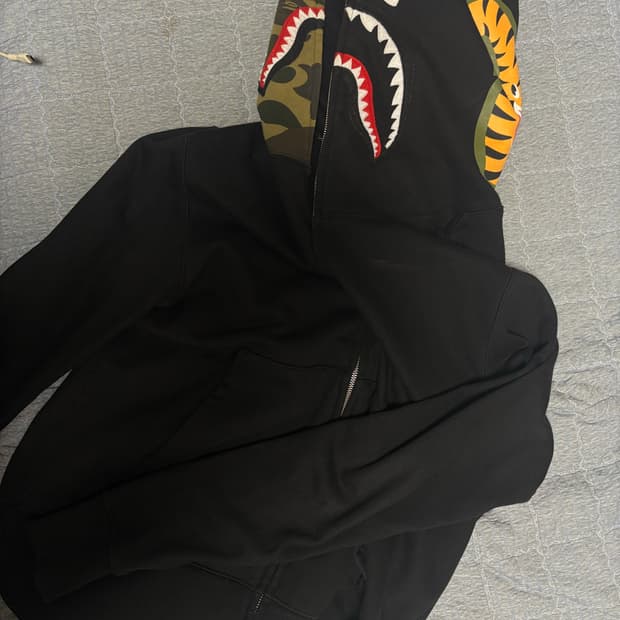 베이프 반카모 샤크 후드집업 