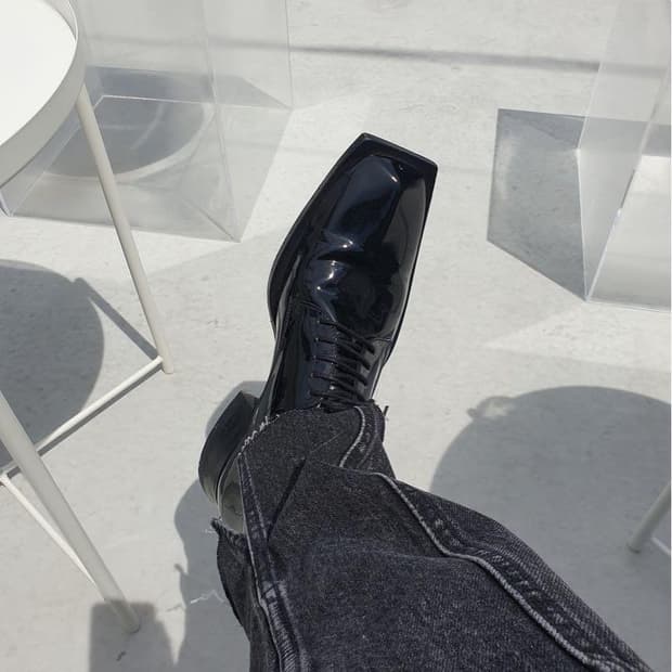 마틴로즈 삼각 페이턴트 더비 블랙 45사이즈