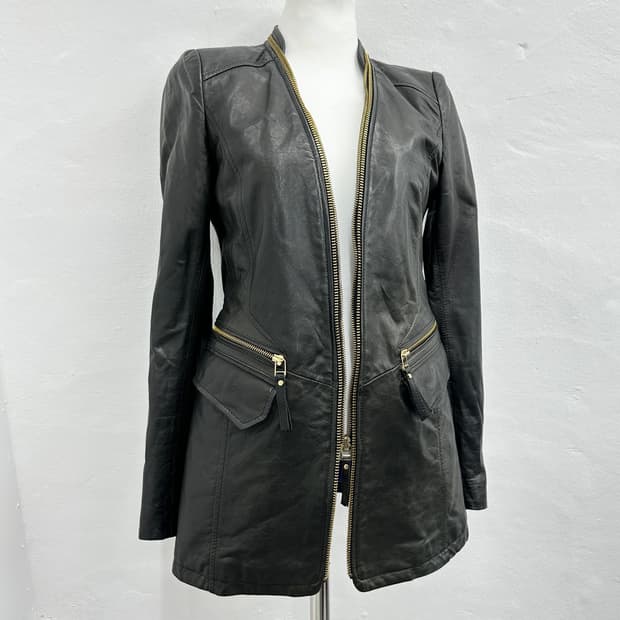 KAALEISUKTAE x ROBO lambskin zipper deta