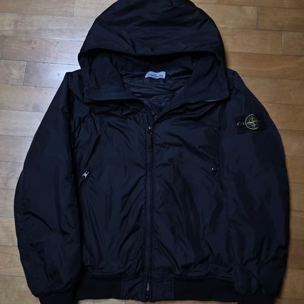 [새상품급]24fw 스톤아일랜드 크링클랩스 나일론 패딩 블랙