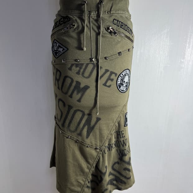 Ghost of harlem 레터링 패치 절개 롱스커트 lgb goa