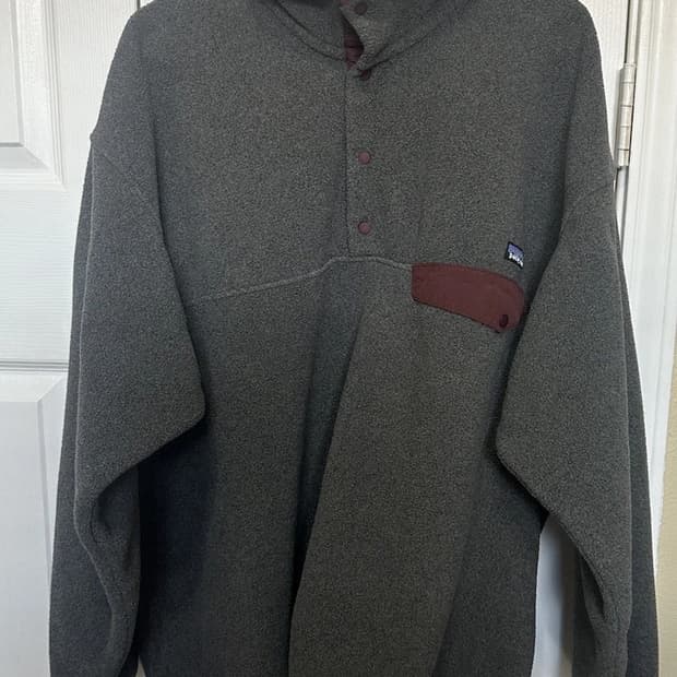 00s 파타고니아 신칠라 스냅-T 그레이/버건디