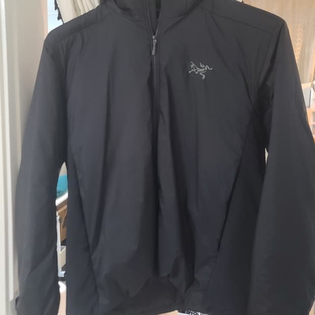 아크테릭스 아톰 sv 후디 블랙 xl