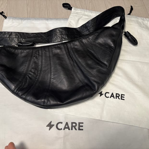 르메르 범백 라지 크루아상 백 블랙 나파