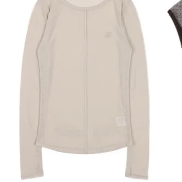 팬시클럽 레이어드 롱슬리브 베이지 색상 구해요