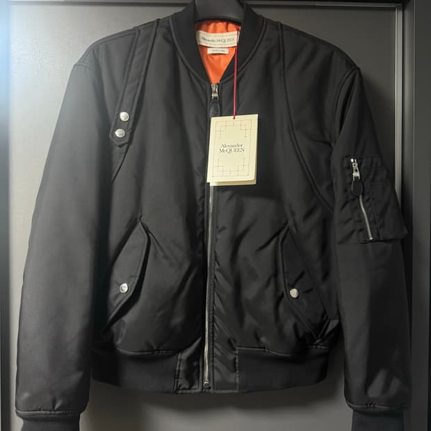 알렉산더 맥퀸 하네스 MA-1 봄버 자켓 블랙 (48)