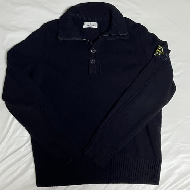 스톤아일랜드 버튼 하프 지퍼 스웨터