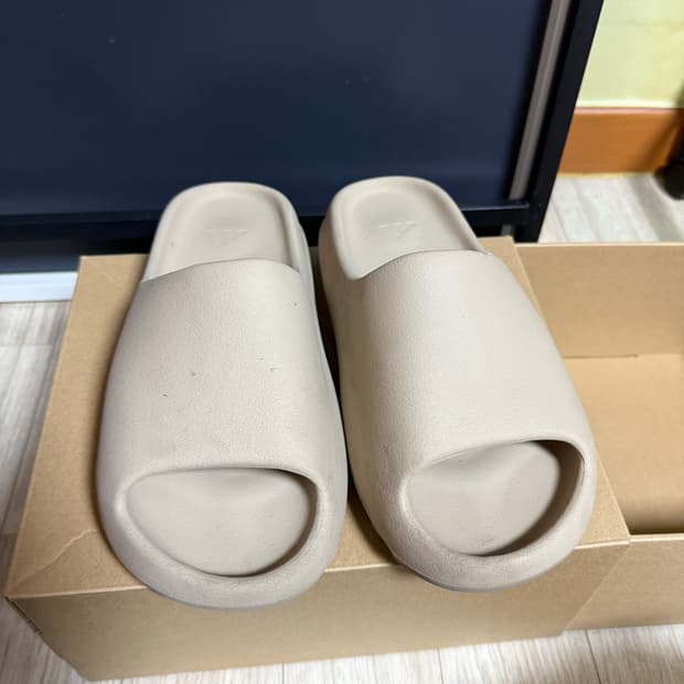 아디다스 이지슬라이드 퓨어