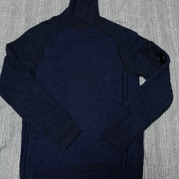 cp컴퍼니 목 니트