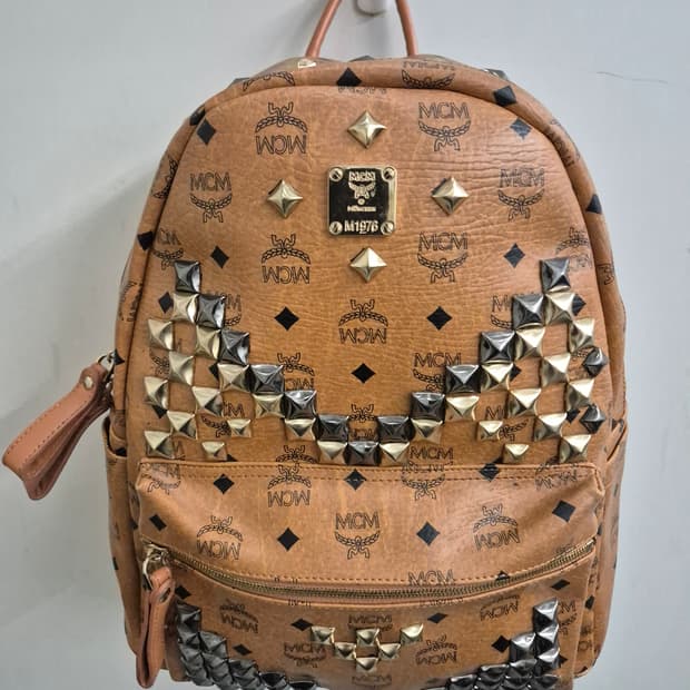 MCM 스타크 스터드 백팩