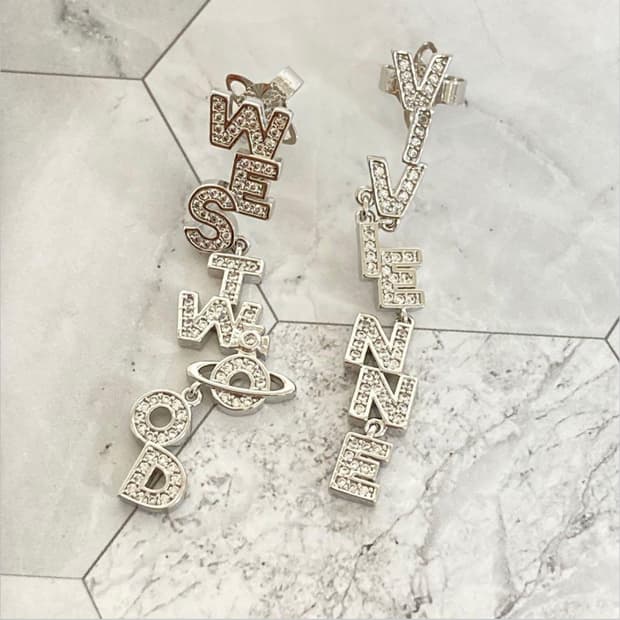 비비안웨스트우드 아카이브 크리스탈 레터링 드롭 귀걸이