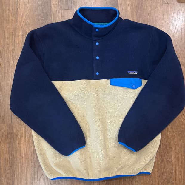 파타고니아 헤비웨이트 신칠라 네이비/베이지 m사이즈 팝니다.