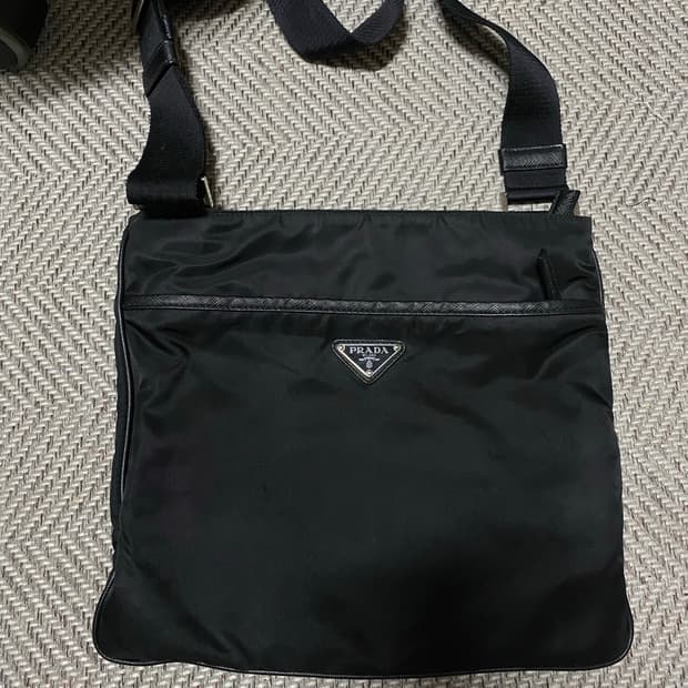 프라다 리나일론 크로스백