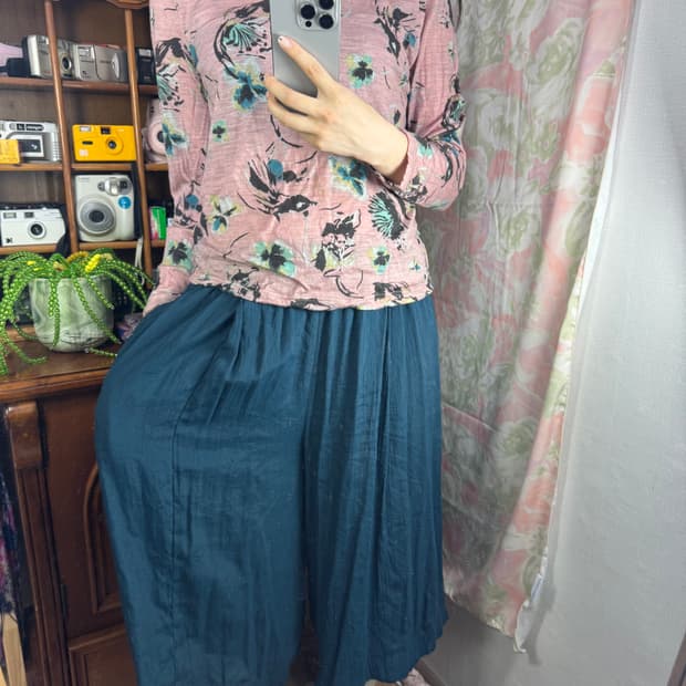 꽃무늬 레이어드 긴팔 티셔츠 / 레이어드 티셔츠 / 치마 바지