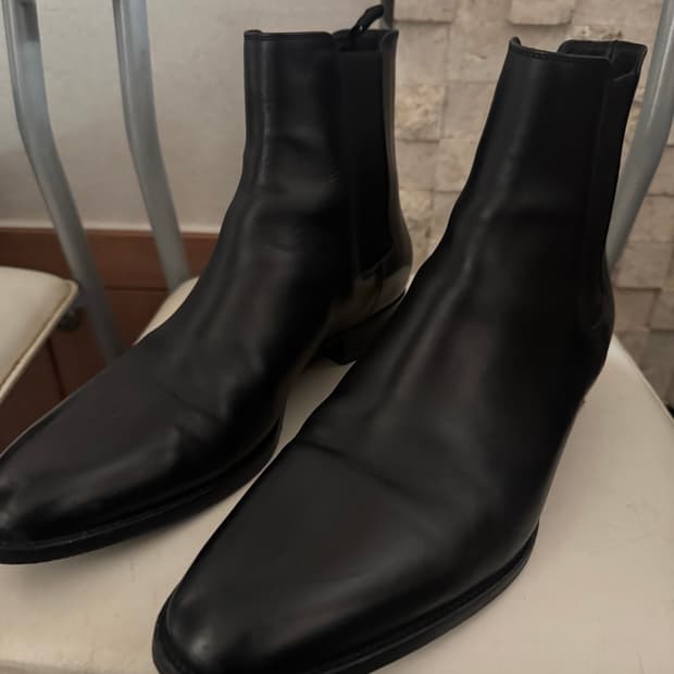 생로랑 와이어트 30