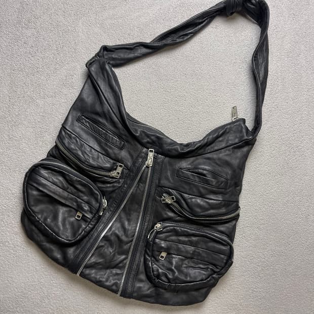 ELI JADE 양가죽 크로스백- 호보백