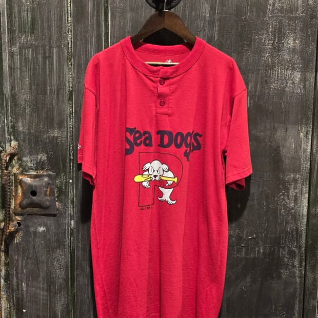 00s Majestic Sea Dogs Henley T-shirt