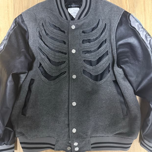 써저리 바시티 L사이즈