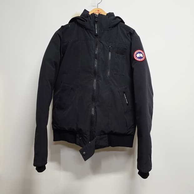 캐나다구스 블랙 패딩 자켓