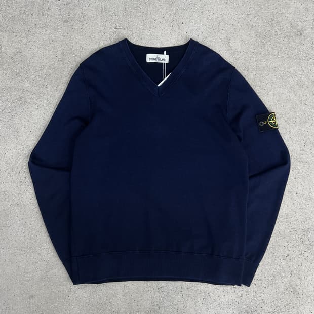 스톤아일랜드 와펜 네이비 워싱 울 V넥 니트